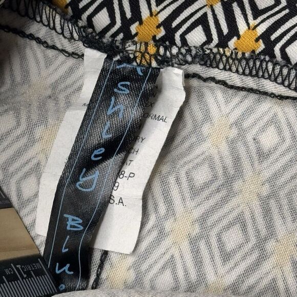 Ashley Blue Sz L P Knit Knee Length Straight & Pencil Skirt Geometric Women's - Picture 7 of 11